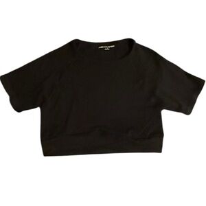 Black Pink Soda Sport cropped short sleeve top in ribbed stretch material. Sz L